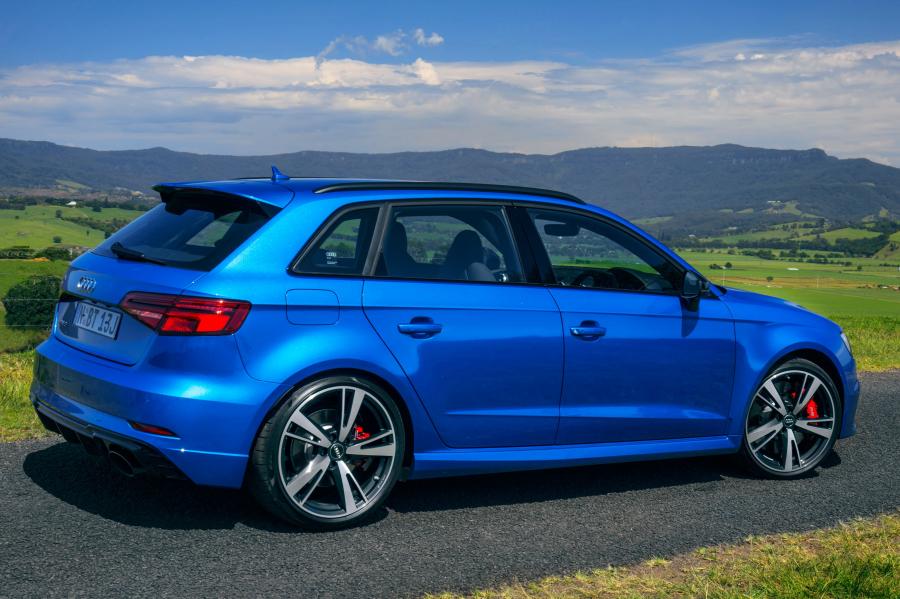  Audi RS3 Sportback (8V) 2017 года  (AU) (фото 2 из 40)